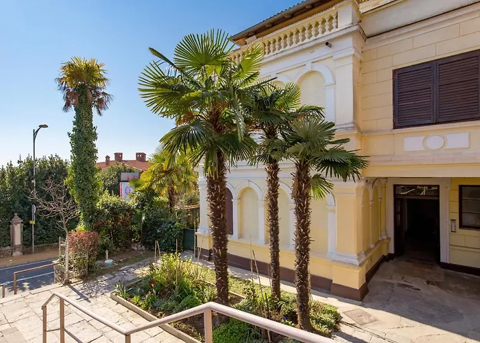 Апартаменты Rhea *